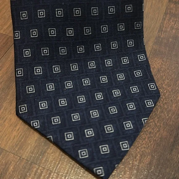 Vintage Peebles Clothing Co 100% Silk Navy Blue Square Design Tie - Picture 2 of 4